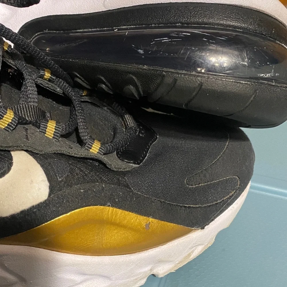 Nike Air Max 270 Youth 5.5 Black and Gold Athletic Sneakers Activewear Running